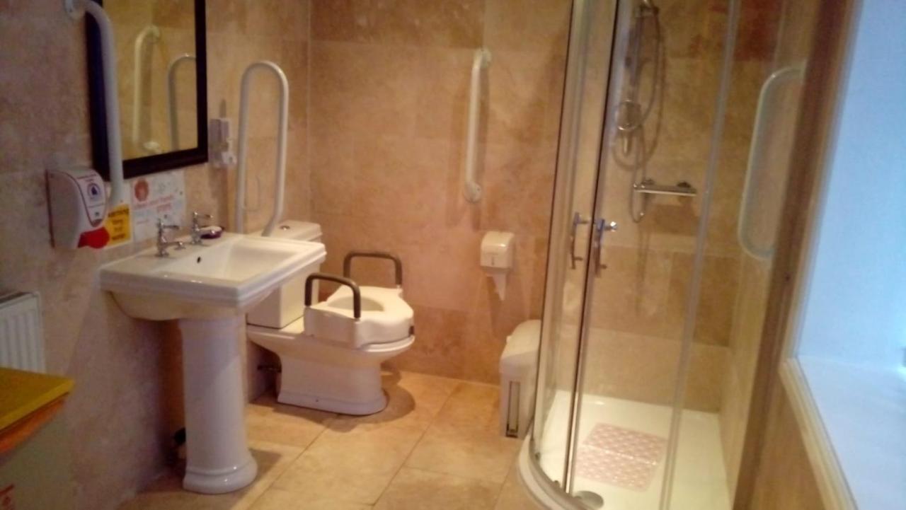 Carer 4 You Residential Home Upholland 外观 照片